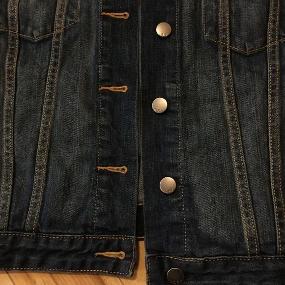Luxurious dark wash GAP denim jeans jacket with 4 pockets - Picture 6 of 6